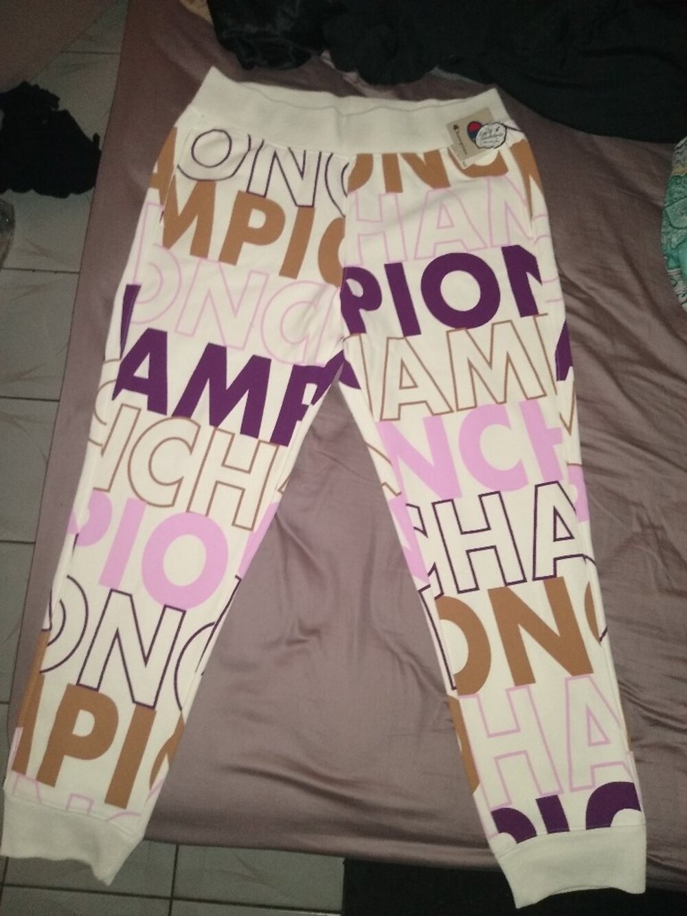 Woman sweatpants - Picture 2 of 3